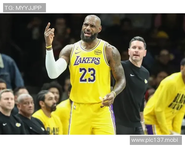 湖人124-104独行侠 球员评价:5人优秀,3人及格,斯玛特低迷